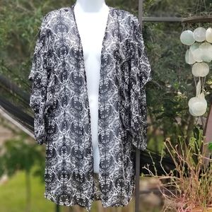 NWOT Rebelde Black & White Kimono